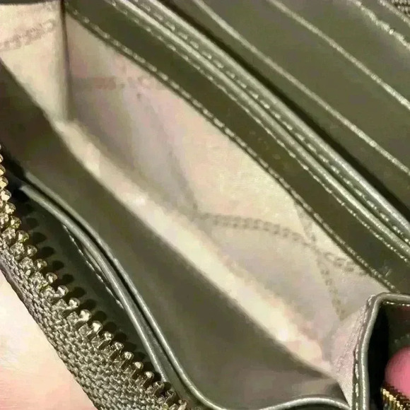 EUC 🔥Michael Kors Card Case Zipped Wallet - Picture 4 of 16